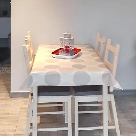 度假居 Charming House In With Shared Pool *