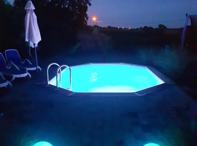 Charming House In With Shared Pool 펜션