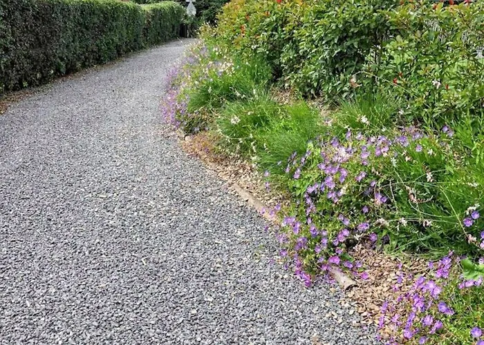 펜션 Charming House In With Shared Pool *